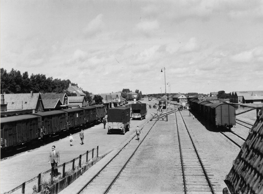 empl-Noord-Scharwoude_Dorp_spoorwegemplacement_te_19-6-1960_161798.jpg