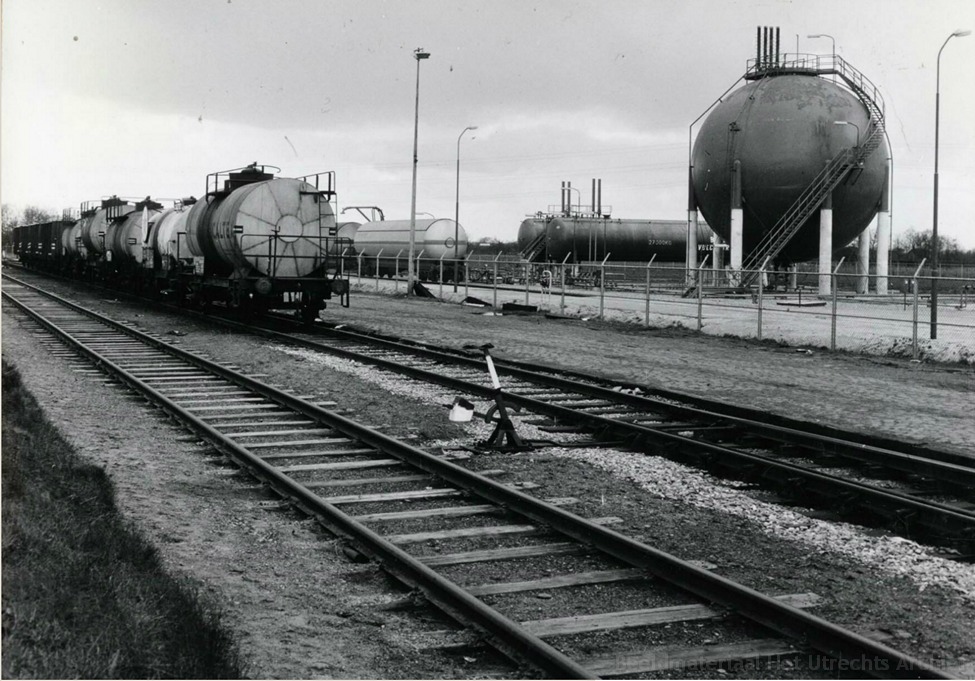 empl-Putten_rechts_gashouder_24-3-1966_169082.jpg