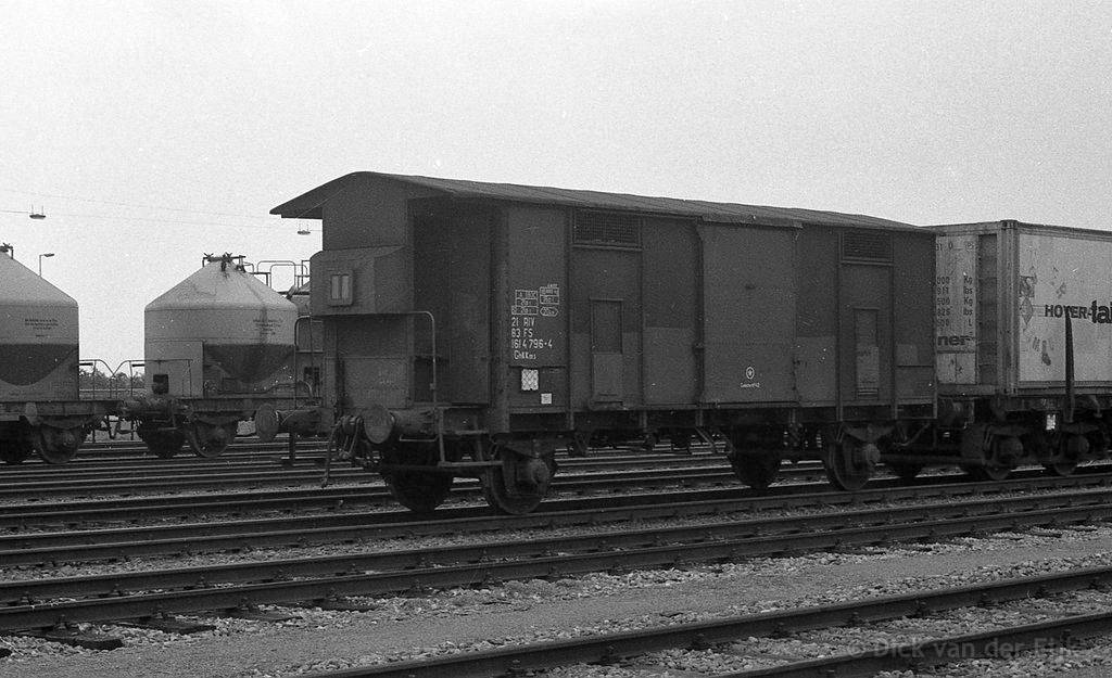 empl-RDam-Botlek-GoedWagon-FerrovieDelloStato-FS-It-Remhuisje-1983.jpg