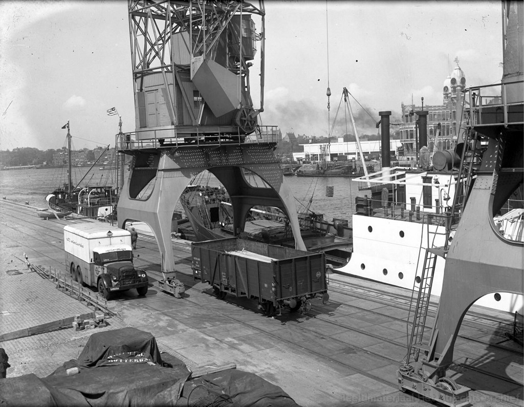 empl-Rotterdam_Maashaven_VGeL_05-1951_02_806682.jpg