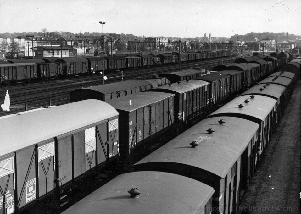 empl-Venlo_emplacement_met_goederentreinen_1-11-1962_155153.jpg