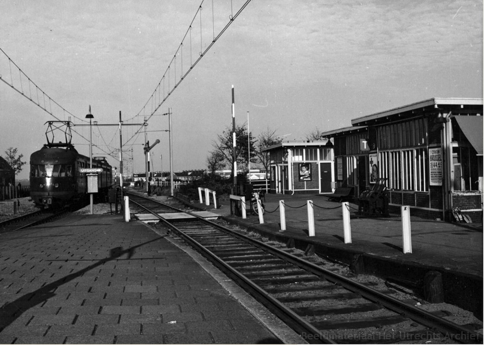 empl-Waddinxveen_met_een_electrisch_treinstel_mat_1946_10-1966_155082.jpg