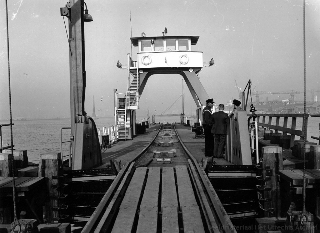 empl-amsterdam_Noord_spoorpont_II__13-03-1957_167593.jpg