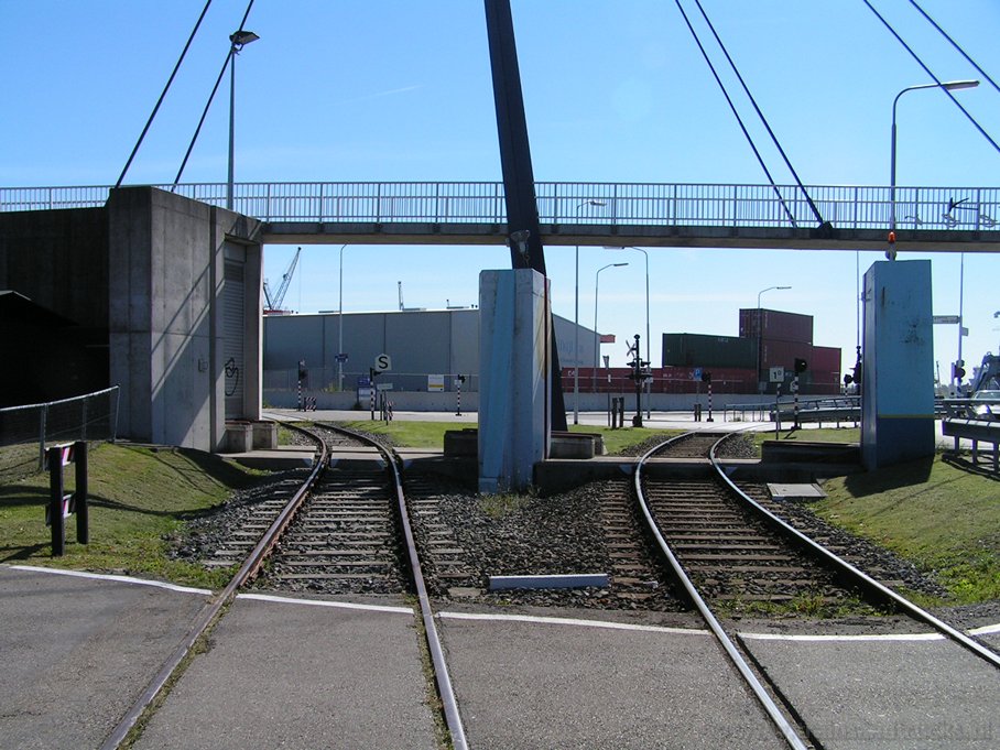 empl-delfzijl035-10-09-04.jpg