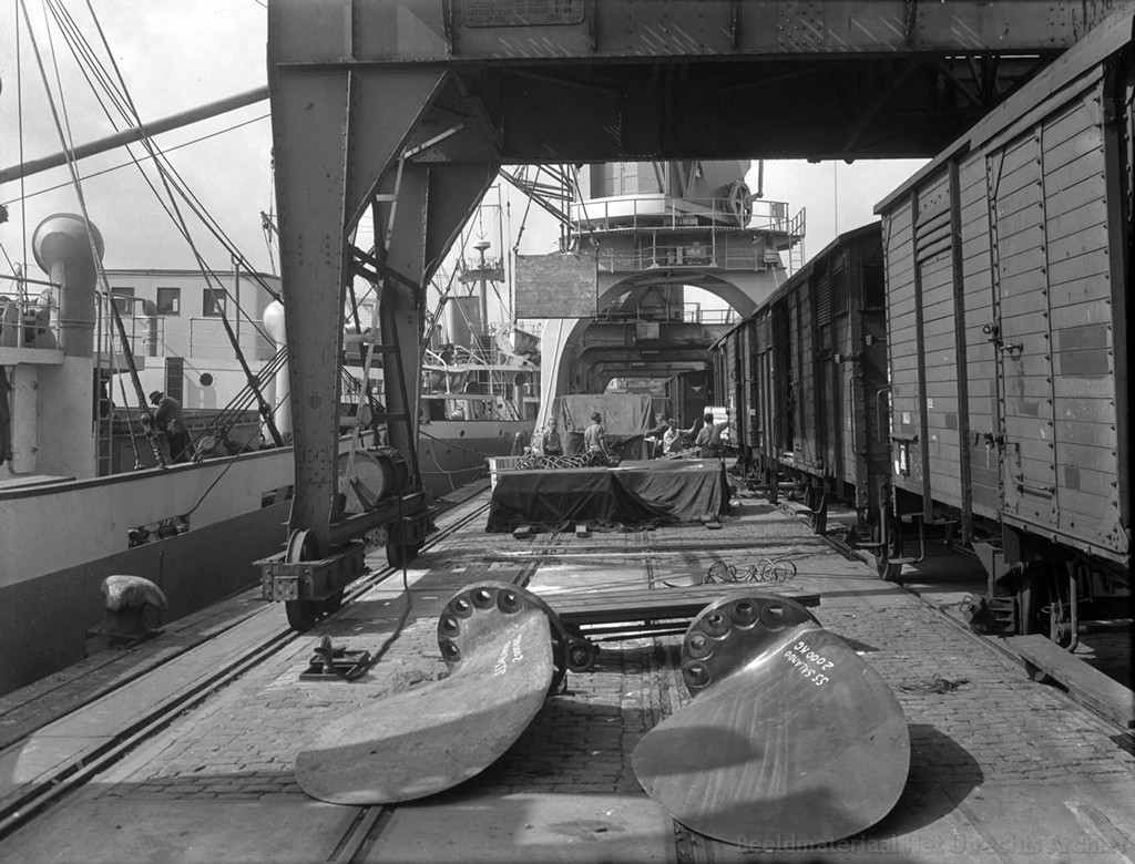 empl-rotterdam_Rijnhaven_1950_01_804413.jpg