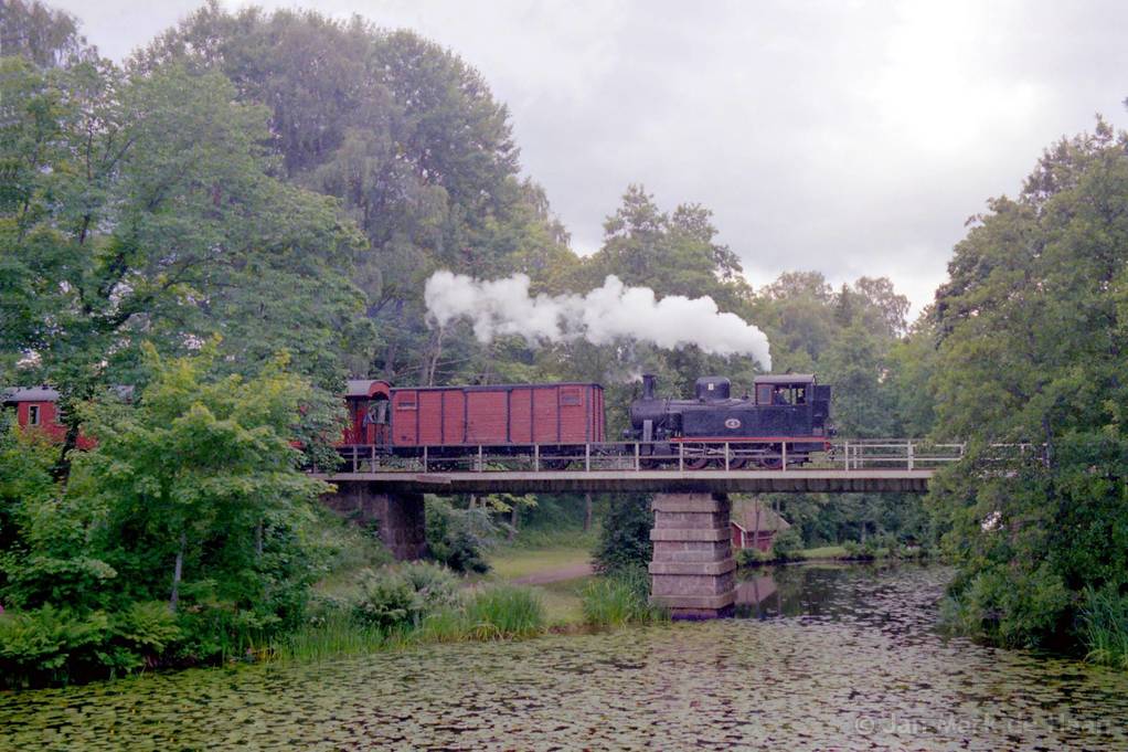 stoom-SkLJ-4-(VGJ4-SJ-S5p-3094-TreRiLundsbrunn-pass-Dalaan-9-7-2000.jpg